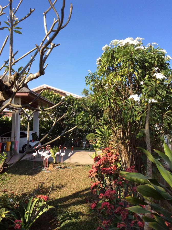Nuch'S Apple Guest House Si Bun Ruang Exterior foto