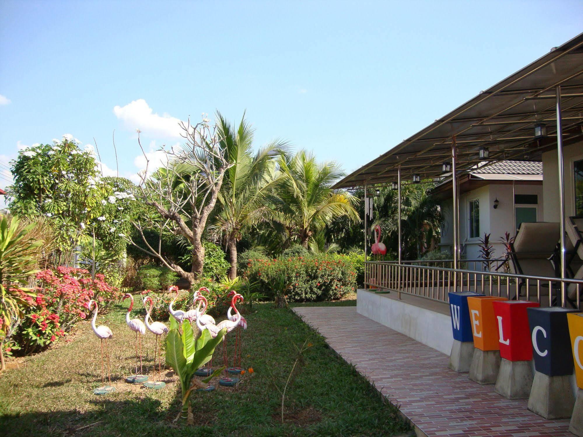 Nuch'S Apple Guest House Si Bun Ruang Exterior foto
